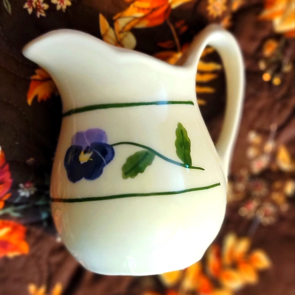 COPY - 🌿 Hartstone Pottery Pansy Design Pitcher/Creamer 🌿🌿 EUC - Picture 3 of 9